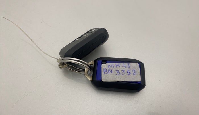 2018 Maruti Dzire ZXI, Petrol, Manual, 30,589 km, Key Close Up