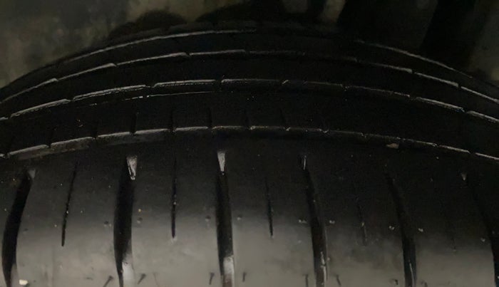 2019 Maruti Ciaz ALPHA  AT 1.5 SHVS PETROL, Petrol, Automatic, 70,245 km, Left Rear Tyre Tread