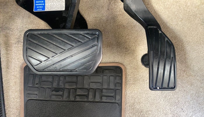 2019 Maruti Ciaz ALPHA  AT 1.5 SHVS PETROL, Petrol, Automatic, 70,245 km, Pedals