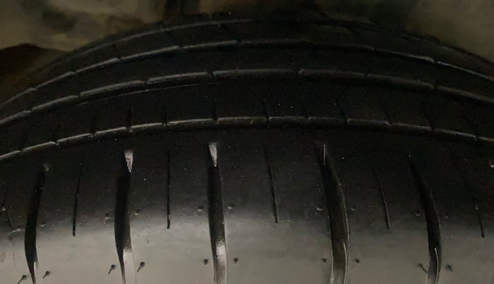 2019 Maruti Ciaz ALPHA  AT 1.5 SHVS PETROL, Petrol, Automatic, 70,245 km, Right Rear Tyre Tread