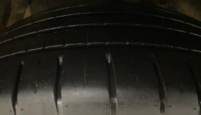 2019 Maruti Ciaz ALPHA  AT 1.5 SHVS PETROL, Petrol, Automatic, 70,245 km, Left Front Tyre Tread