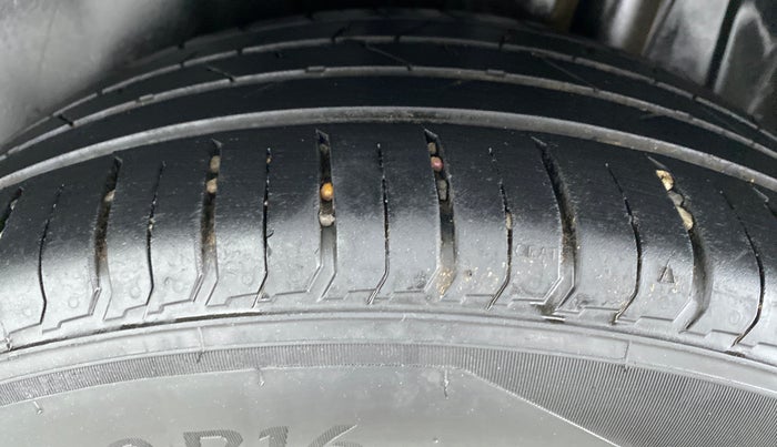 2016 Maruti S Cross SIGMA 1.3, Diesel, Manual, 82,576 km, Left Rear Tyre Tread
