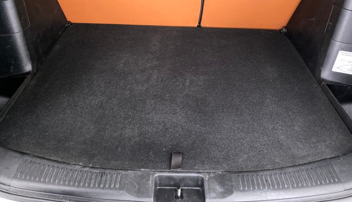 2016 Maruti S Cross SIGMA 1.3, Diesel, Manual, 82,576 km, Boot Inside