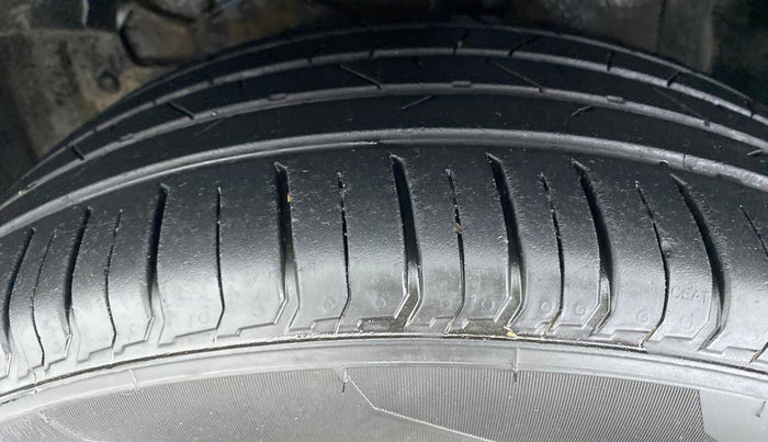 2016 Maruti S Cross SIGMA 1.3, Diesel, Manual, 82,576 km, Left Front Tyre Tread