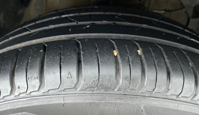 2016 Maruti S Cross SIGMA 1.3, Diesel, Manual, 82,576 km, Right Front Tyre Tread