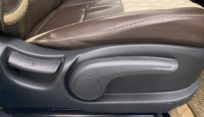 2019 Hyundai Elite i20 SPORTZ PLUS 1.2, Petrol, Manual, 47,575 km, Driver Side Adjustment Panel