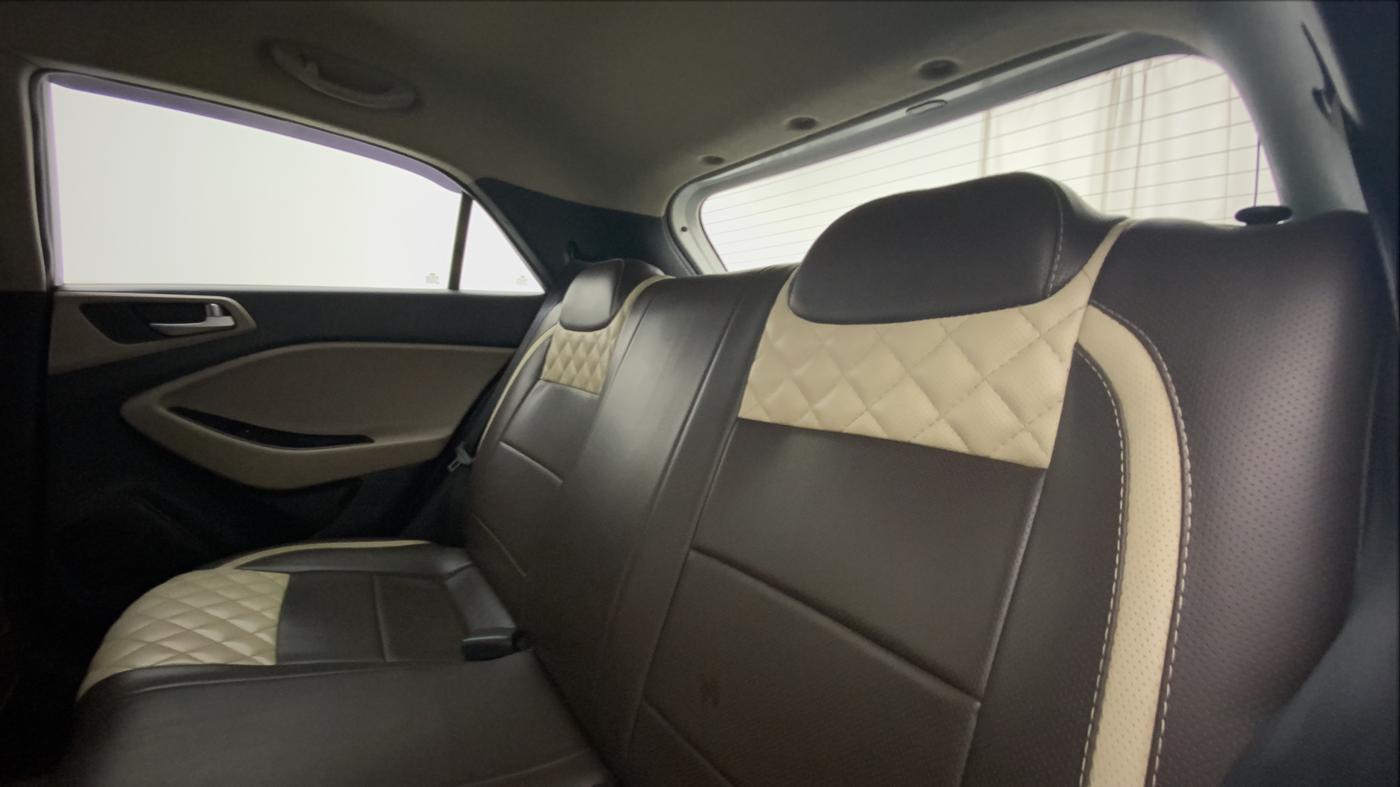 2019 Hyundai Elite i20 SPORTZ PLUS 1.2, Petrol, Manual, 47,575 km, Right Side Rear Door Cabin