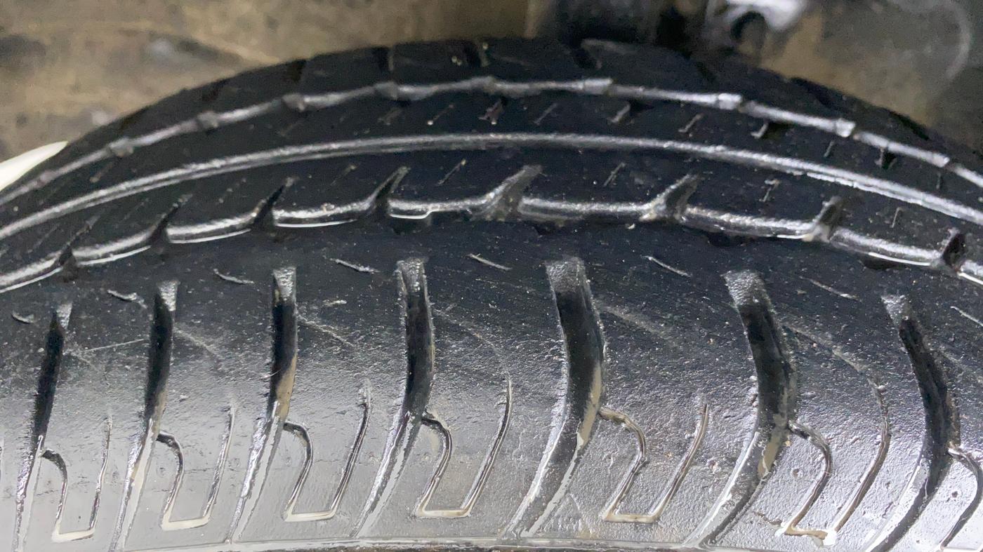 2013 Maruti Wagon R Stingray LXI, Petrol, Manual, 59,573 km, Left Front Tyre Tread
