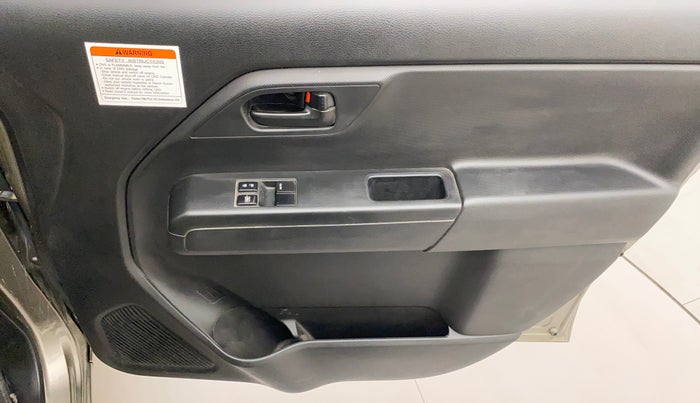2019 Maruti New Wagon-R LXI CNG (O) 1.0, CNG, Manual, 17,531 km, Driver Side Door Panels Control