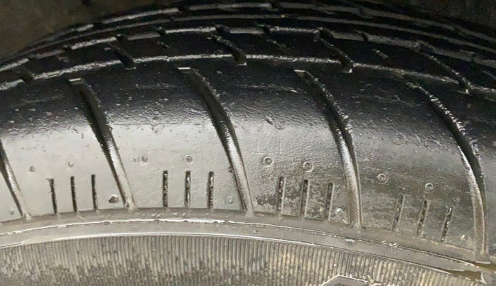 2019 Maruti New Wagon-R LXI CNG (O) 1.0, CNG, Manual, 17,531 km, Right Front Tyre Tread