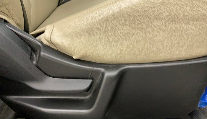 2019 Maruti New Wagon-R LXI CNG (O) 1.0, CNG, Manual, 17,531 km, Driver Side Adjustment Panel