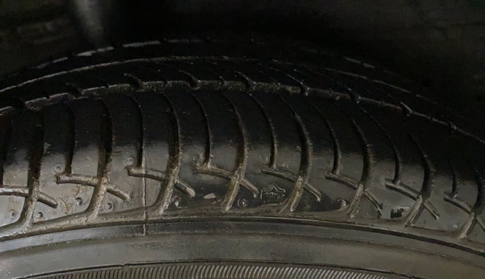 2016 Maruti Celerio VXI AMT, Petrol, Automatic, 48,902 km, Right Rear Tyre Tread