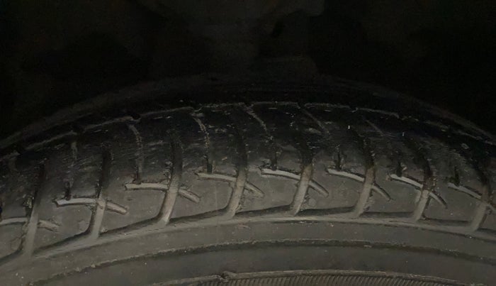 2016 Maruti Celerio VXI AMT, Petrol, Automatic, 48,902 km, Left Front Tyre Tread