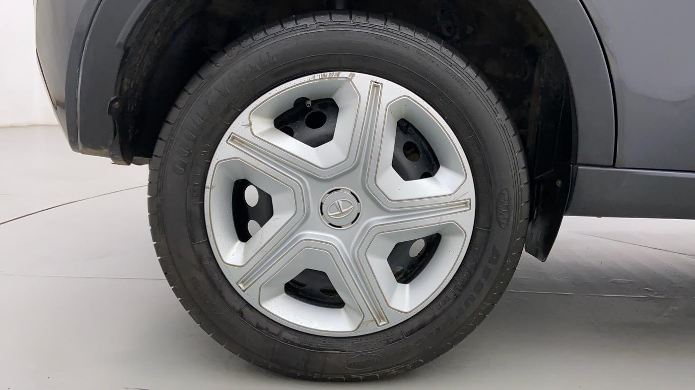 2018 Tata NEXON XE, Petrol, Manual, 24,464 km, Right Rear Wheel