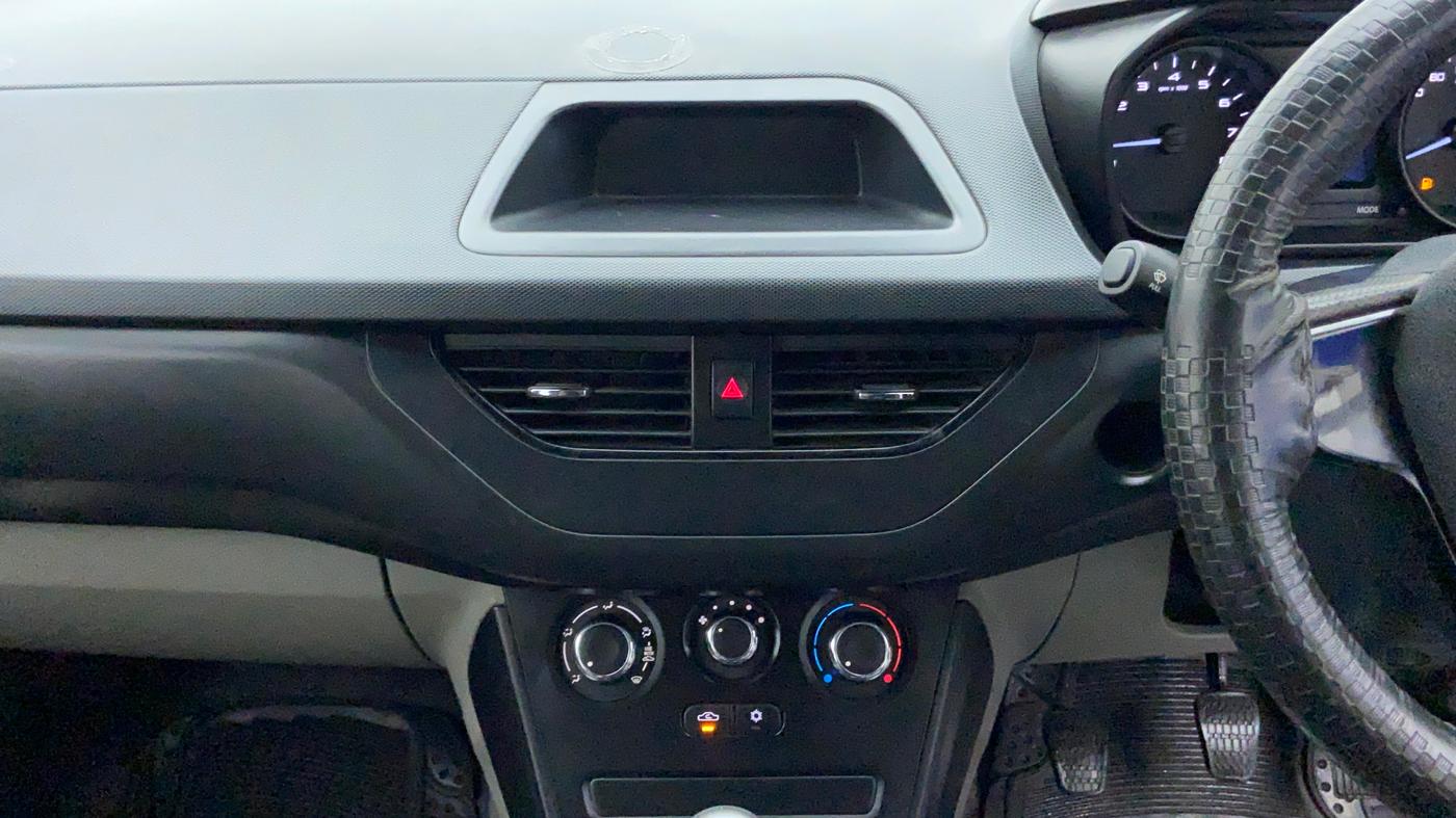 2018 Tata NEXON XE, Petrol, Manual, 24,464 km, Air Conditioner