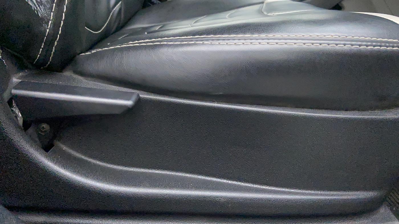 2018 Tata NEXON XE, Petrol, Manual, 24,464 km, Driver Side Adjustment Panel