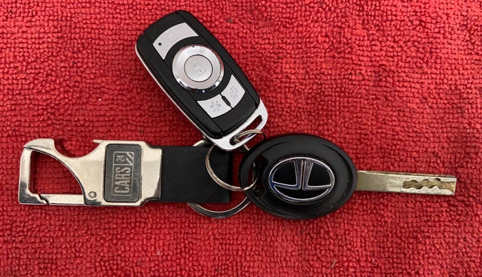 2018 Tata NEXON XE, Petrol, Manual, 24,464 km, Key Close Up