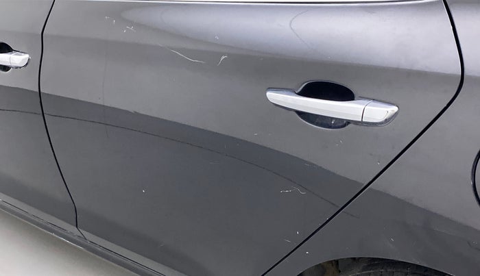 2019 Hyundai Verna 1.6 VTVT SX, Petrol, Manual, 29,095 km, Rear left door - Minor scratches