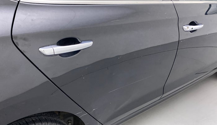 2019 Hyundai Verna 1.6 VTVT SX, Petrol, Manual, 29,095 km, Right rear door - Minor scratches