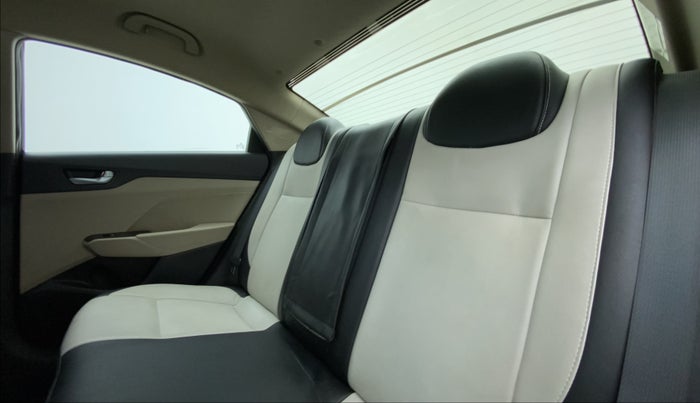 2019 Hyundai Verna 1.6 VTVT SX, Petrol, Manual, 29,095 km, Right Side Rear Door Cabin