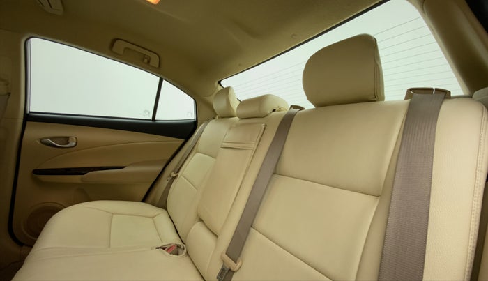 2018 Toyota YARIS V CVT, Petrol, Automatic, 27,748 km, Right Side Rear Door Cabin