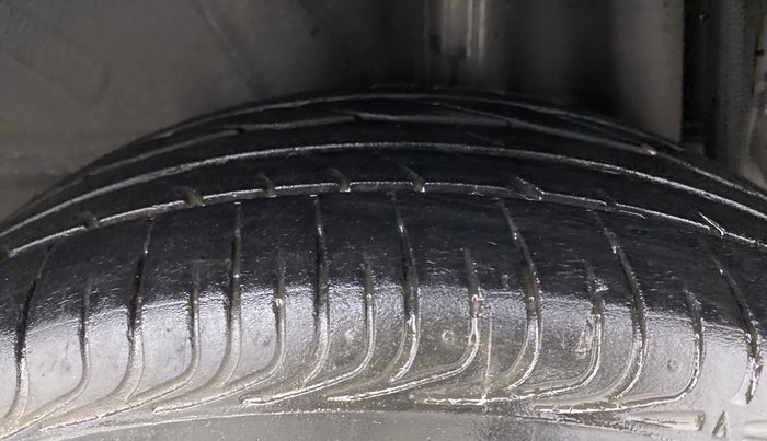 2018 Toyota YARIS V CVT, Petrol, Automatic, 27,748 km, Left Rear Tyre Tread