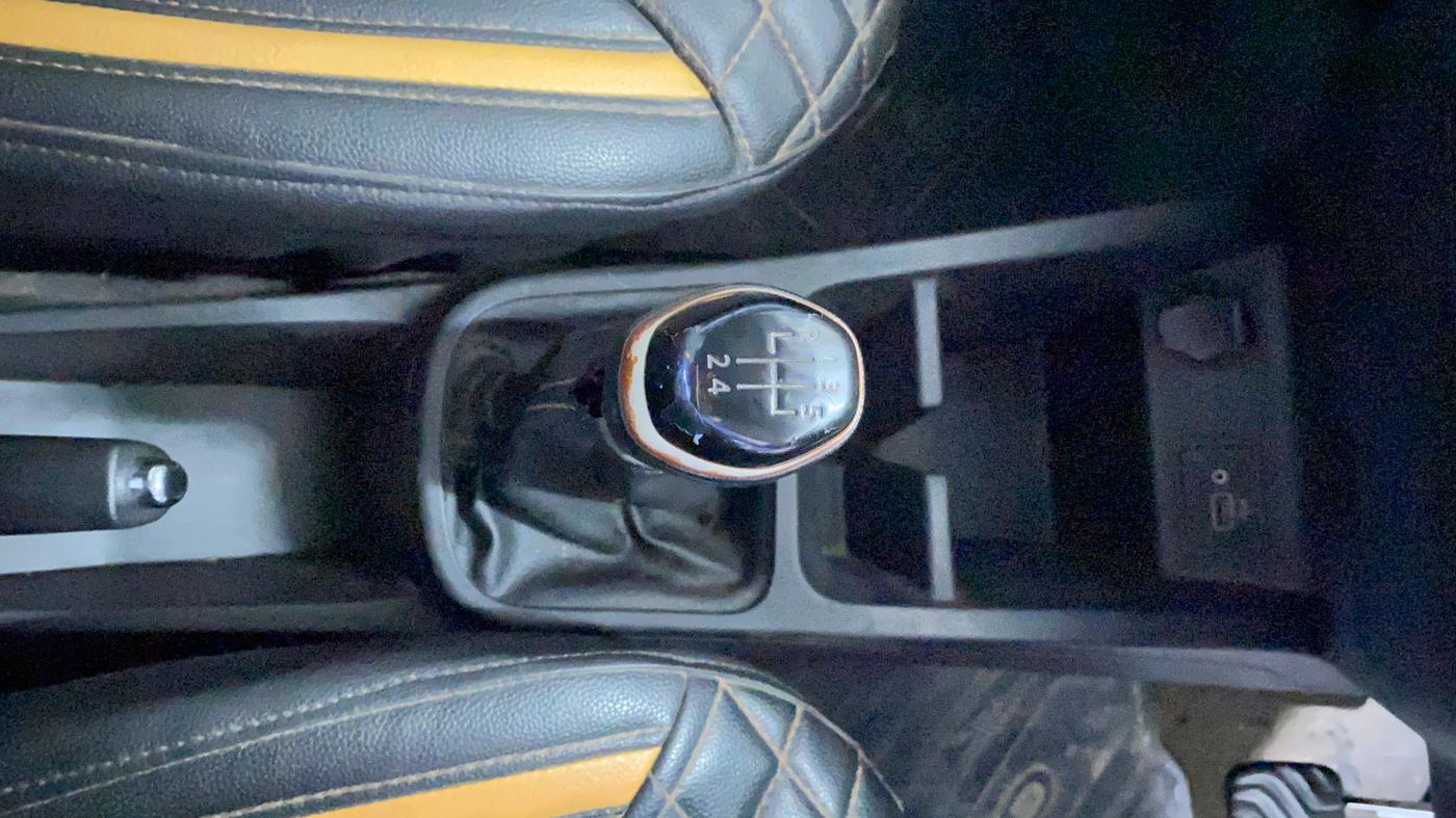 2021 Renault Kwid CLIMBER 1.0 (O), Petrol, Manual, 62,426 km, Gear Lever
