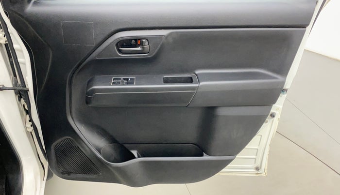 2019 Maruti New Wagon-R LXI CNG 1.0 L, CNG, Manual, 48,352 km, Driver Side Door Panels Control