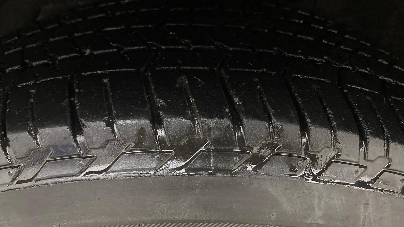2019 Mahindra XUV500 W7, Diesel, Manual, 45,911 km, Left Front Tyre Tread