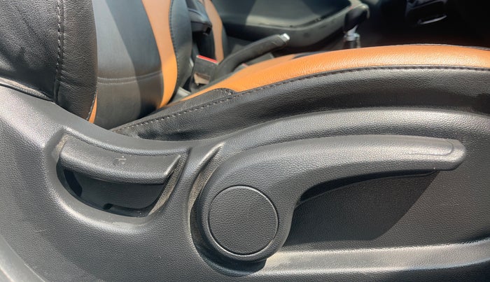 2017 Hyundai i20 Active 1.2 SX, Petrol, Manual, 51,217 km, Driver Side Adjustment Panel