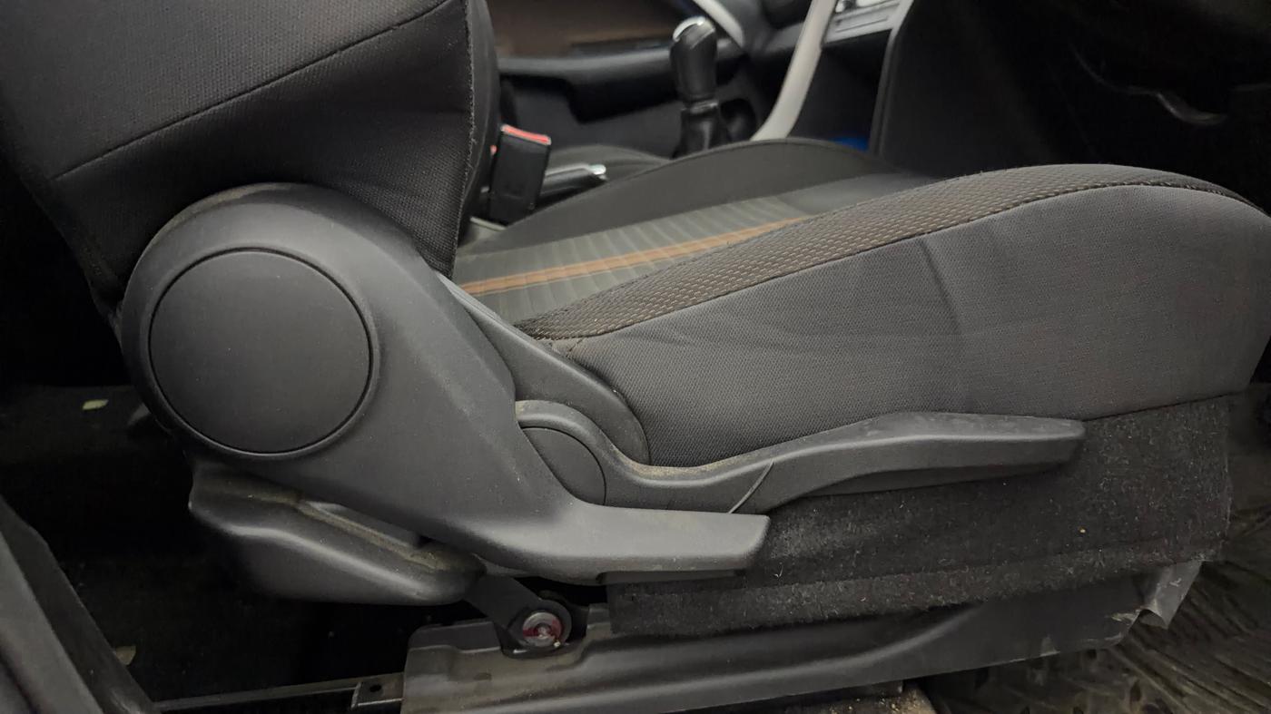 2022 Maruti BREZZA ZXI + SMART HYBRID DUAL TONE, Petrol, Manual, 15,752 km, Driver Side Adjustment Panel