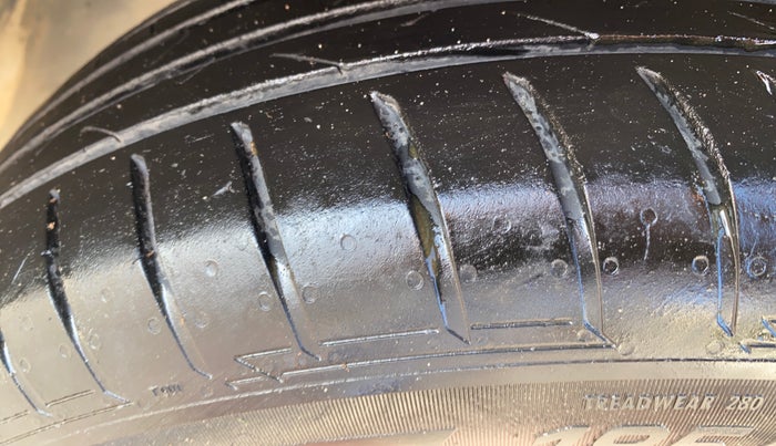 2019 Hyundai Elite i20 SPORTZ PLUS 1.2, Petrol, Manual, 81,599 km, Left Front Tyre Tread