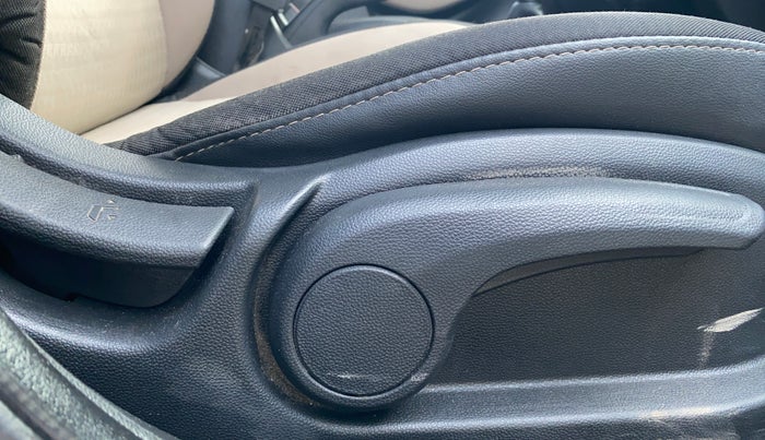 2019 Hyundai Elite i20 SPORTZ PLUS 1.2, Petrol, Manual, 81,599 km, Driver Side Adjustment Panel