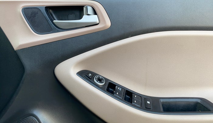 2019 Hyundai Elite i20 SPORTZ PLUS 1.2, Petrol, Manual, 81,599 km, Driver Side Door Panels Control