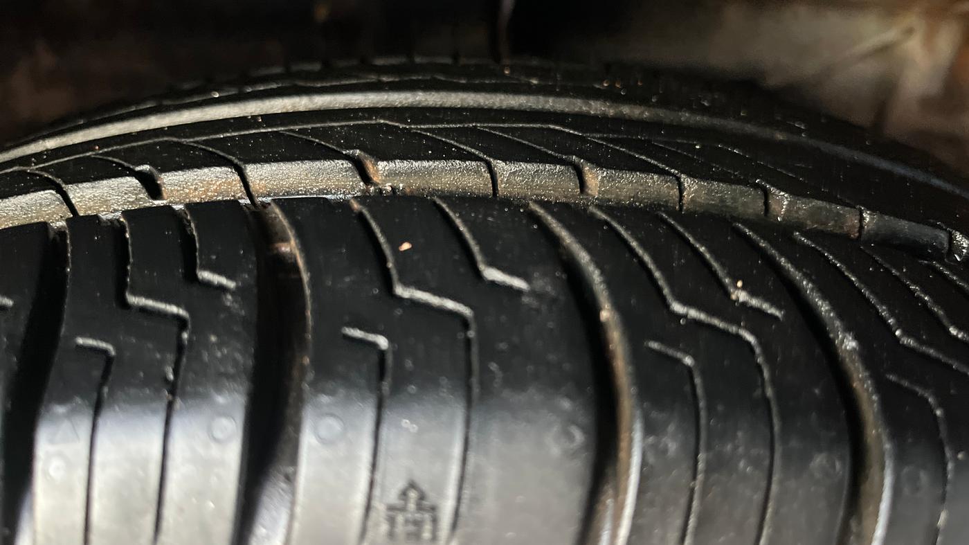 2018 Maruti Ciaz ZETA AT 1.5  SHVS PETROL, Petrol, Automatic, 93,414 km, Right Front Tyre Tread