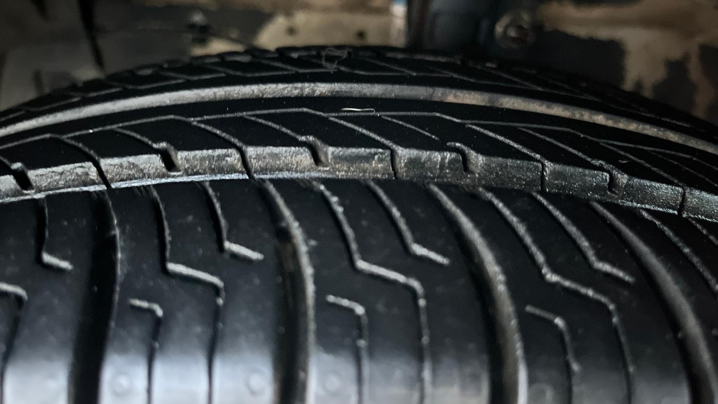 2018 Maruti Ciaz ZETA AT 1.5  SHVS PETROL, Petrol, Automatic, 93,414 km, Left Front Tyre Tread