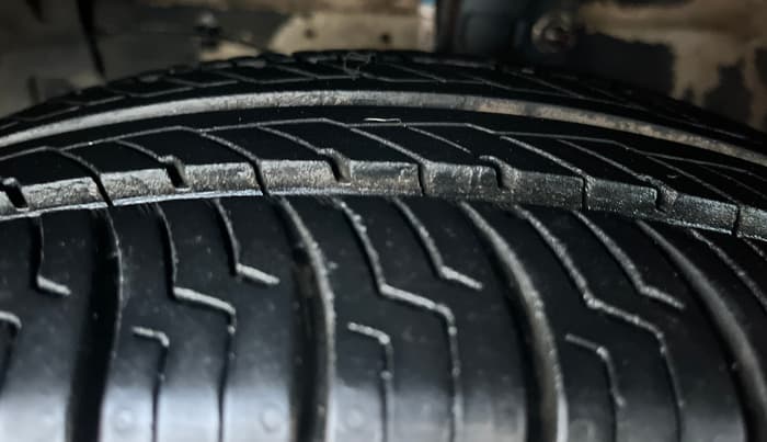 2018 Maruti Ciaz ZETA AT 1.5  SHVS PETROL, Petrol, Automatic, 93,414 km, Left Front Tyre Tread