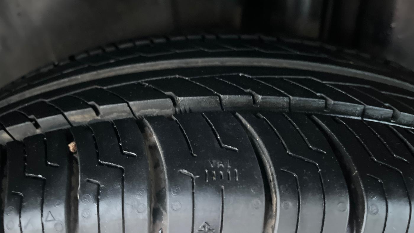 2018 Maruti Ciaz ZETA AT 1.5  SHVS PETROL, Petrol, Automatic, 93,414 km, Left Rear Tyre Tread
