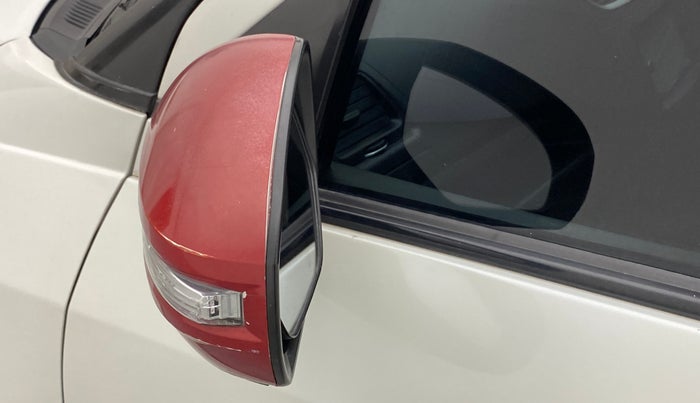 2015 Maruti Swift VDI ABS, Diesel, Manual, 75,447 km, Left rear-view mirror - Folding motor not working