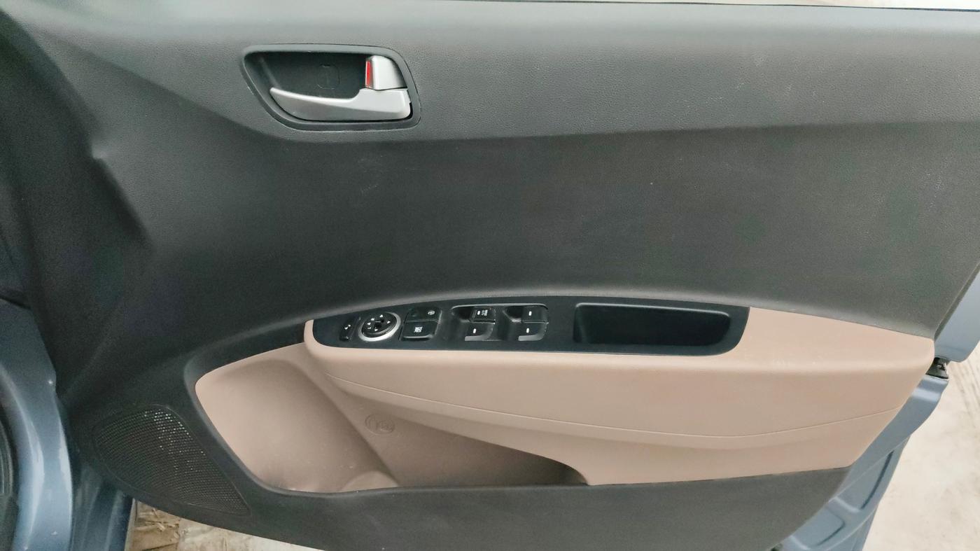 2015 Hyundai Xcent SX 1.2, Petrol, Manual, 43,667 km, Driver Side Door Panels Control