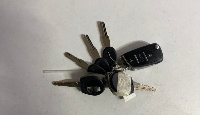 2016 Maruti Swift VXI, Petrol, Manual, 64,708 km, Key Close Up