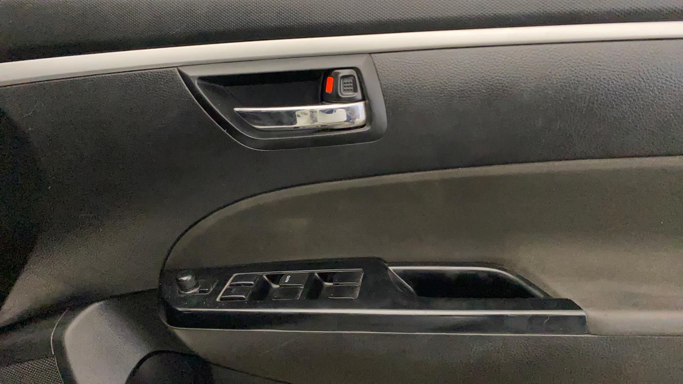 2016 Maruti Swift VXI, Petrol, Manual, 64,828 km, Driver Side Door Panels Control