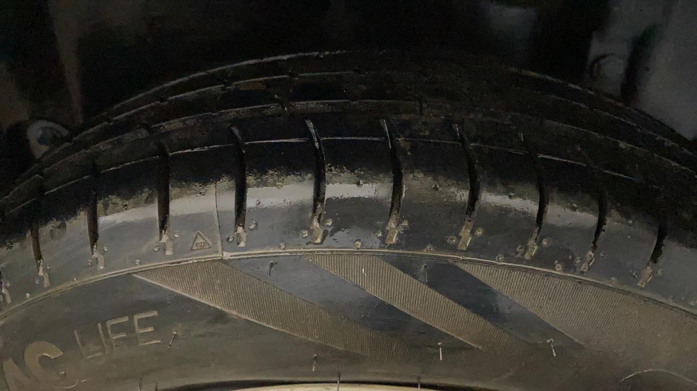 2016 Maruti Swift VXI, Petrol, Manual, 64,828 km, Left Rear Tyre Tread