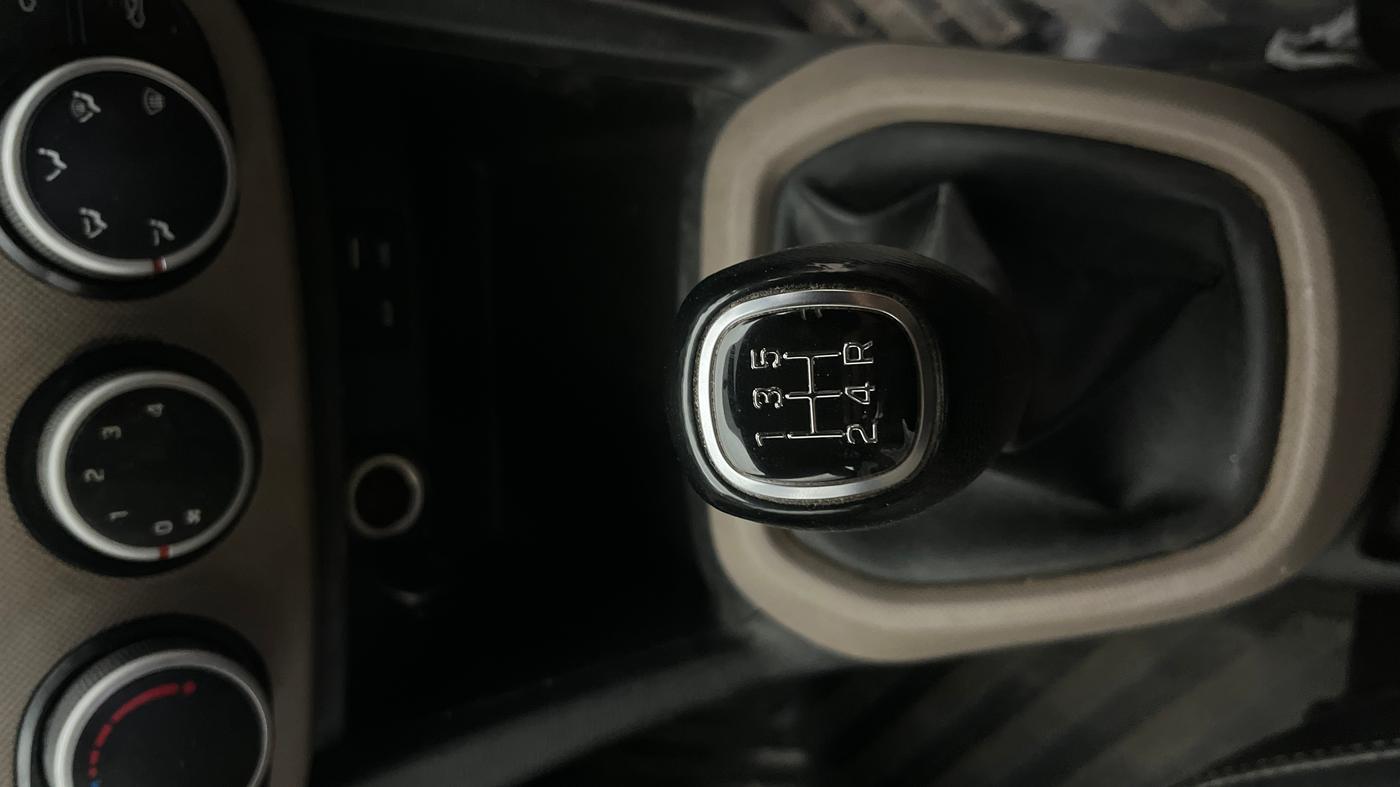 2019 Hyundai Grand i10 SPORTZ 1.2 KAPPA VTVT, Petrol, Manual, 51,640 km, Gear Lever