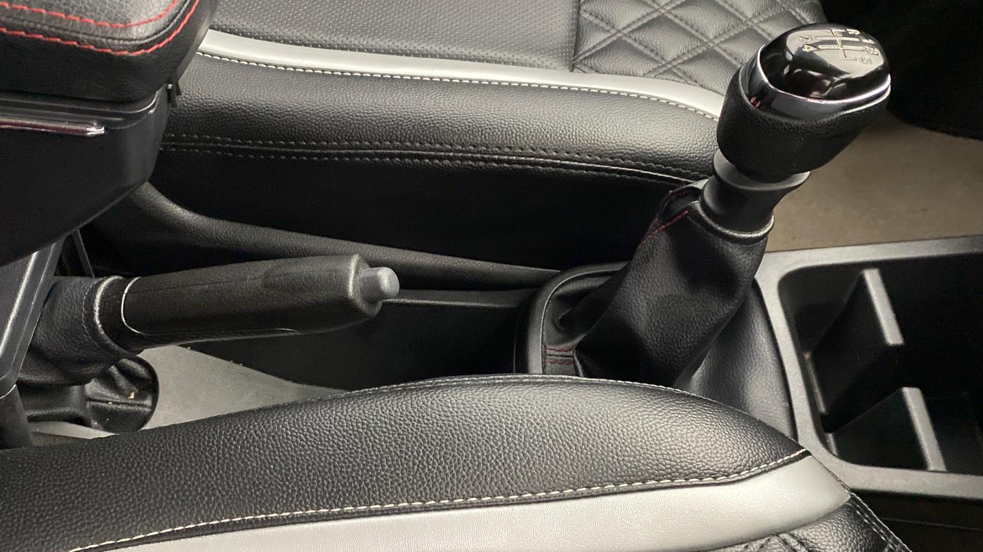 2020 Renault Kwid 1.0 RXT Opt, Petrol, Manual, 21,175 km, Gear Lever