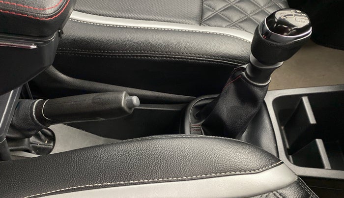 2020 Renault Kwid 1.0 RXT Opt, Petrol, Manual, 21,175 km, Gear Lever