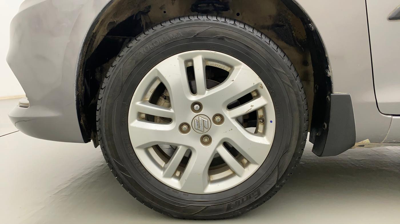 2014 Maruti Swift Dzire ZXI, CNG, Manual, 1,00,255 km, Left Front Wheel