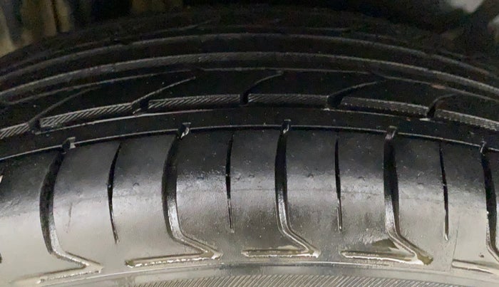 2014 Maruti Swift Dzire ZXI, CNG, Manual, 1,00,255 km, Right Rear Tyre Tread