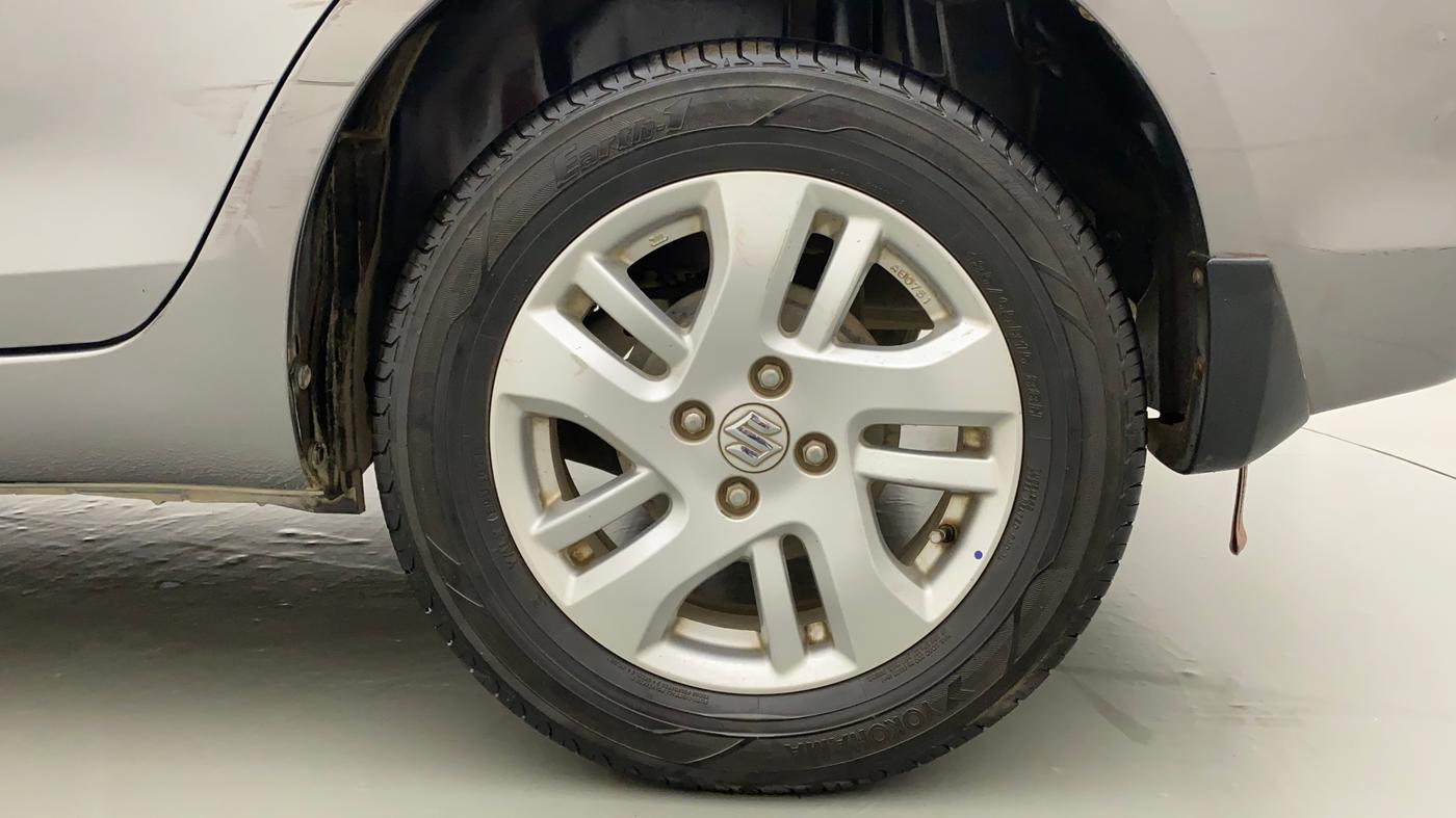2014 Maruti Swift Dzire ZXI, CNG, Manual, 1,00,255 km, Left Rear Wheel