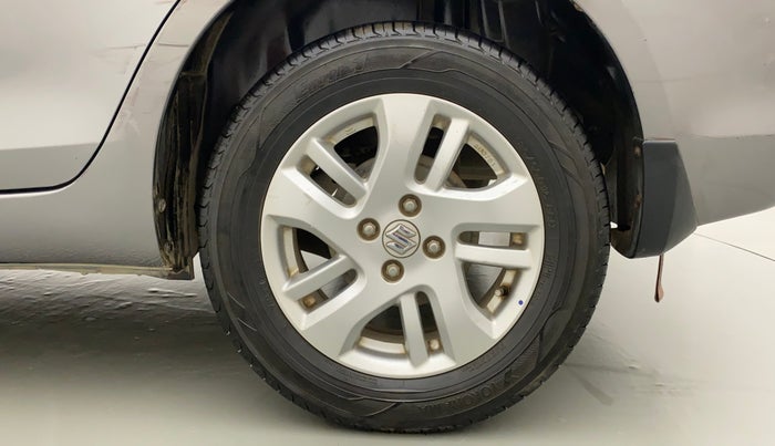 2014 Maruti Swift Dzire ZXI, CNG, Manual, 1,00,255 km, Left Rear Wheel